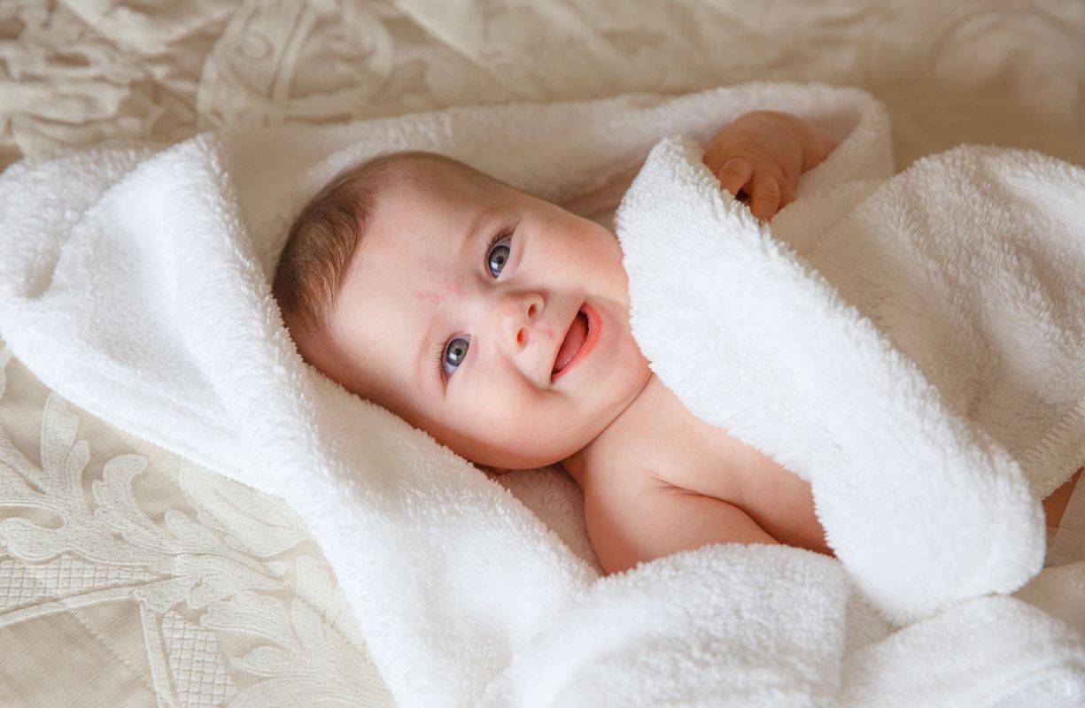 Corretta idratazione e detersione della pelle dei neonati